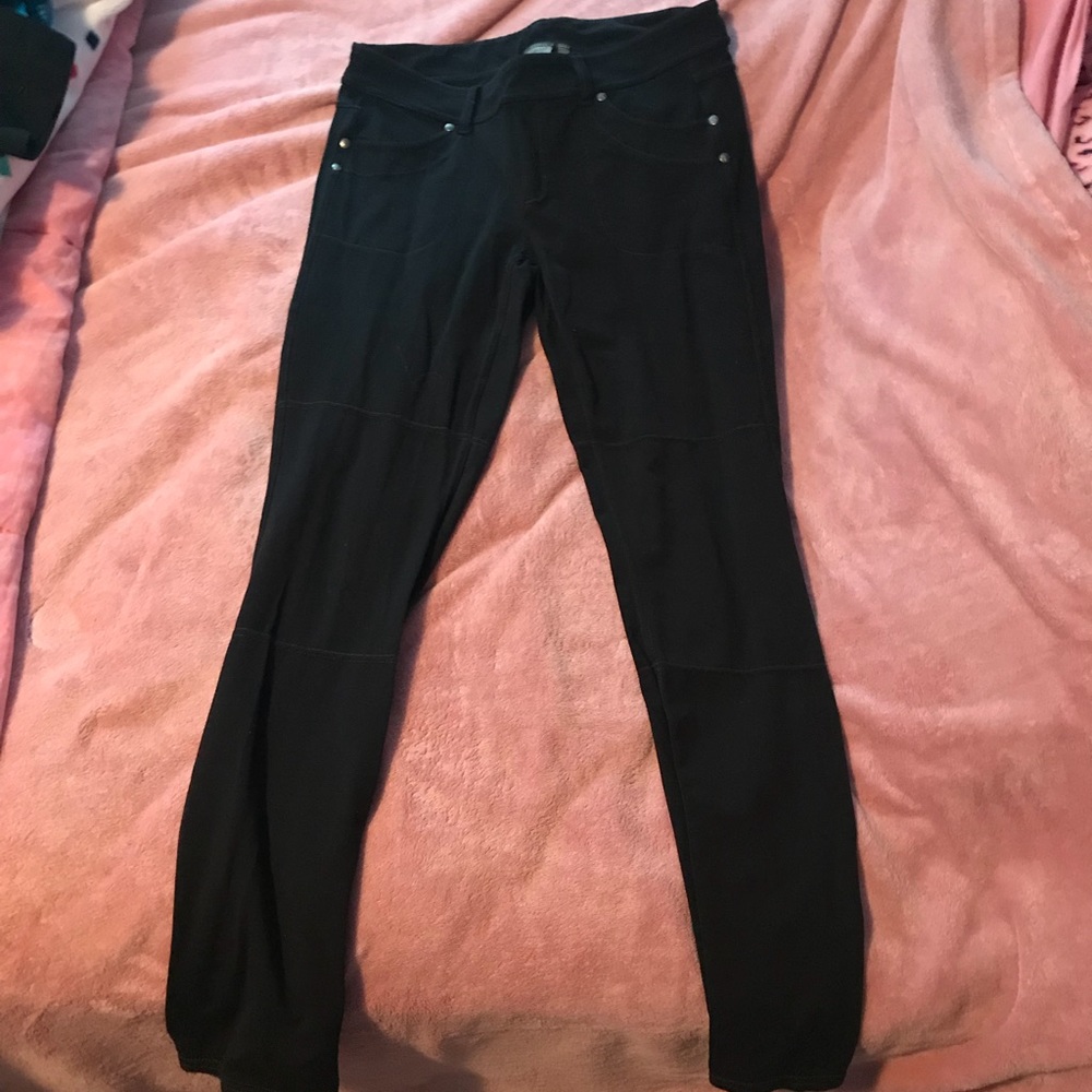 Women’s jeggings.